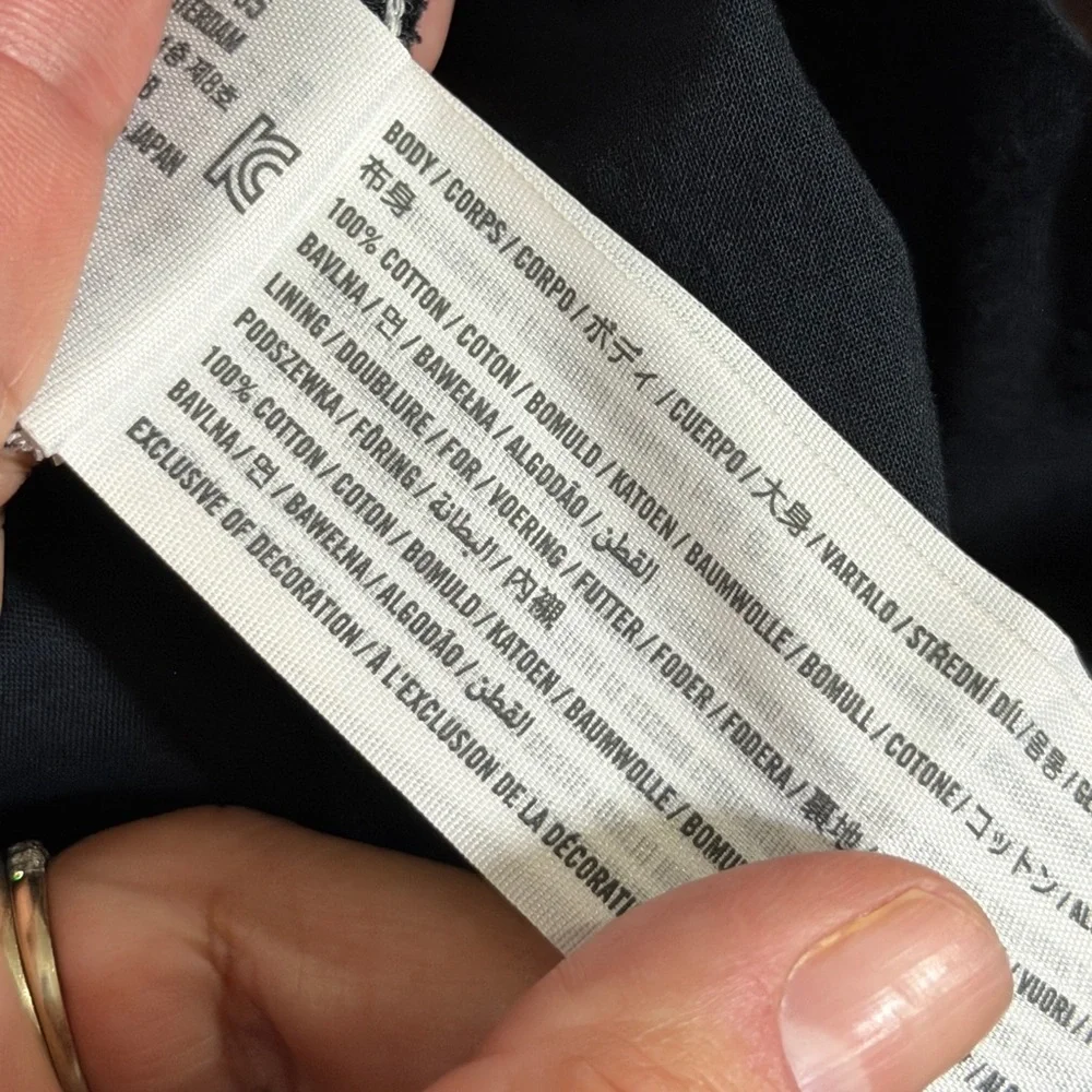 Abercrombie & Fitch measures approx